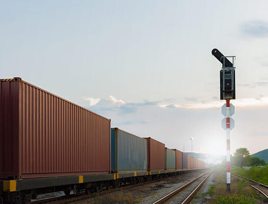 Trenes con contenedores para los servicios de logística de BSáenz